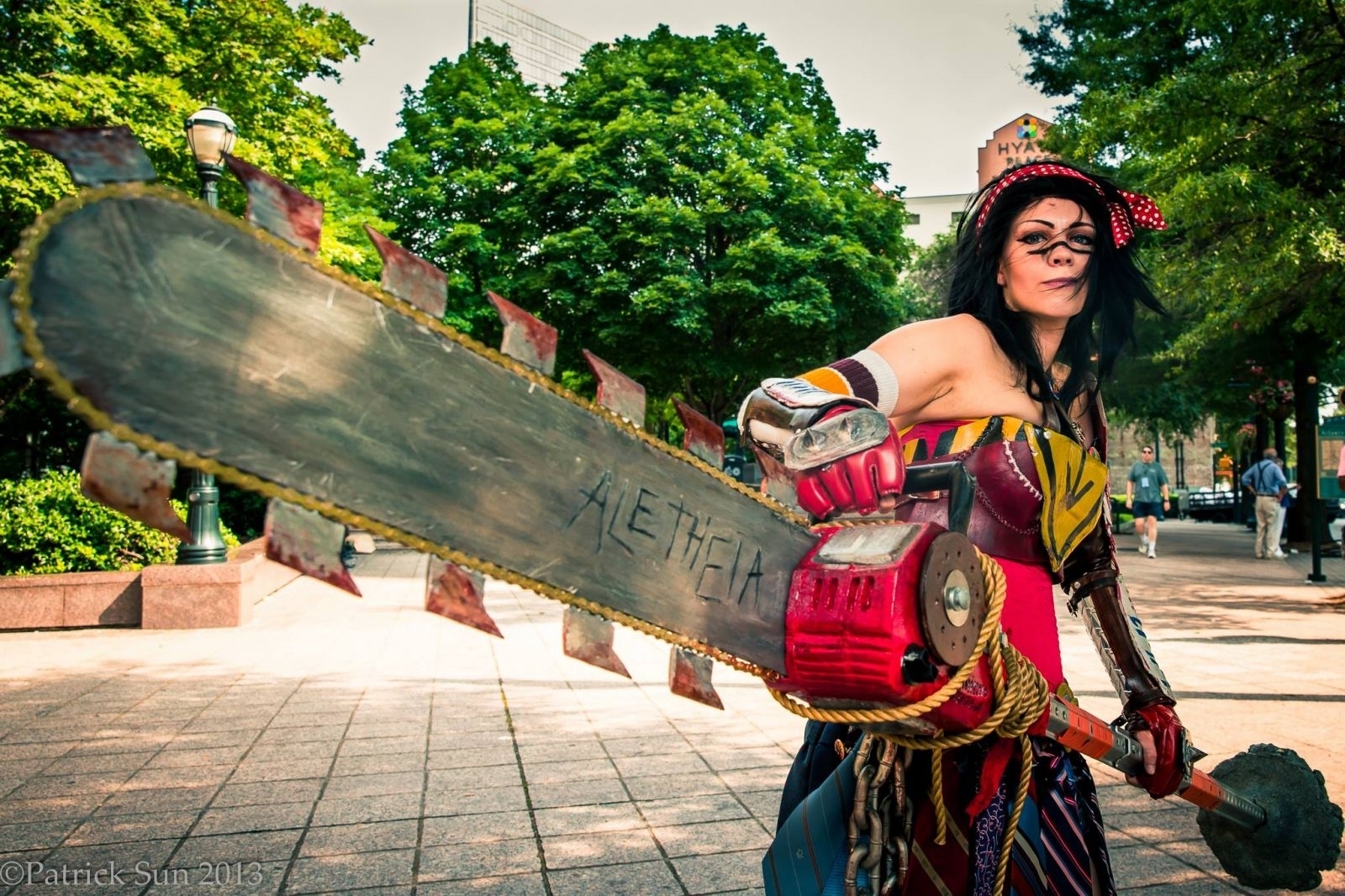 Atomic Wonder Woman - Chainsaw